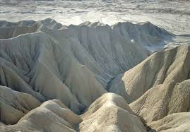  پاورپوینت زمین شناسی مهندسی ساختمان های زمین شناسی در 42 اسلاید کاملا قابل ویرایش همراه با  نمودار و شکل و تصاویر